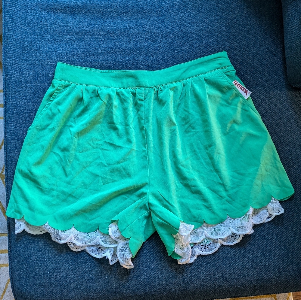 Green scalloped shorts with lace detail * NWT